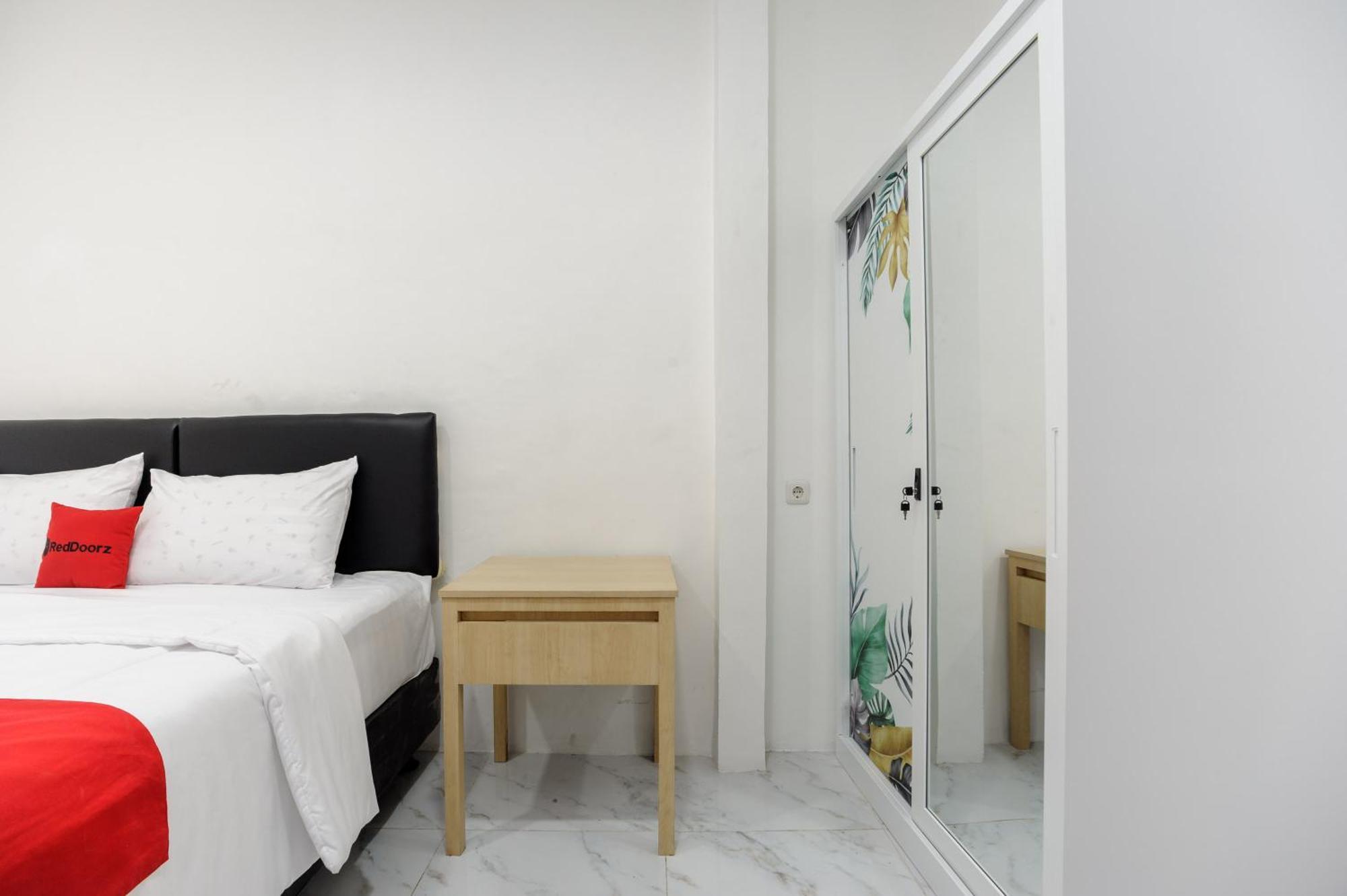 Reddoorz Syariah @ Sakura Hotel Jatiwaringin 베카시 외부 사진