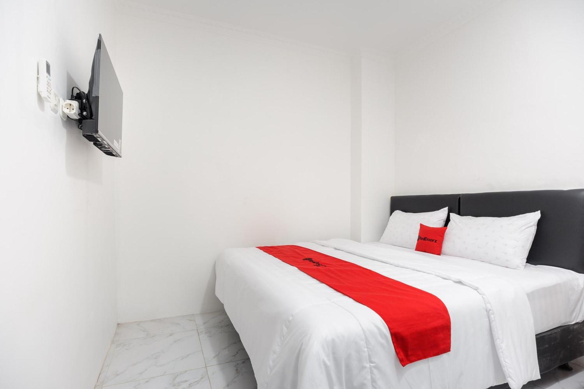 Reddoorz Syariah @ Sakura Hotel Jatiwaringin 베카시 외부 사진