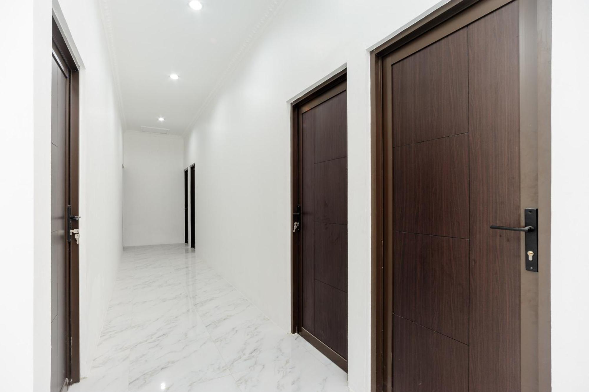 Reddoorz Syariah @ Sakura Hotel Jatiwaringin 베카시 외부 사진