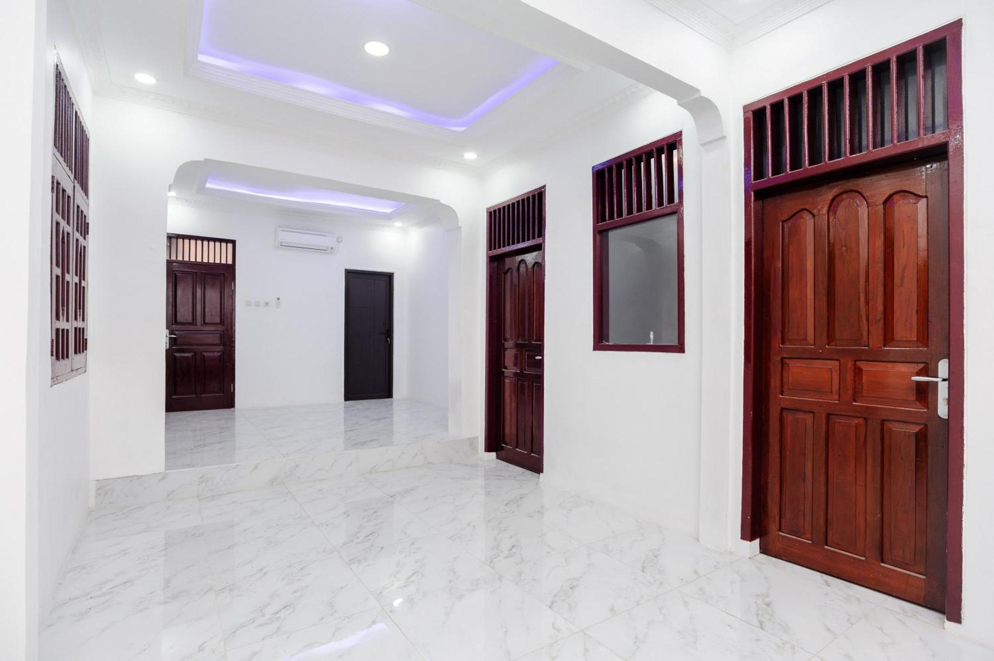 Reddoorz Syariah @ Sakura Hotel Jatiwaringin 베카시 외부 사진
